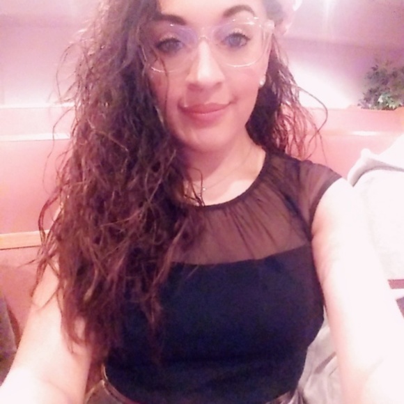 Meet your Posher, Emily - Picture 4 of 11